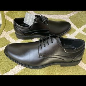Van Heusen “Larry” Black Memory Foam Mens 10 shoes NIB